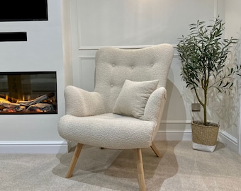 Creamy Bouclé Scandinavian armchair/ nursing chair // Schaukelstuhl/ Sessel