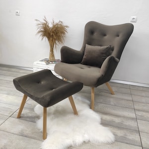 Brauner skandinavischer Magic Velvet Sessel + FUSSHOCKER/ Stillstuhl // Schaukelstuhl/ Sessel