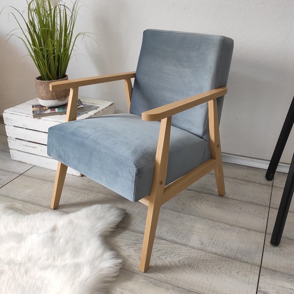 Fauteuil bas bleu velours magique en bois inspiré des chaises polonaises des années 60-70//Poltrona//fauteuil//vintage//scandinave