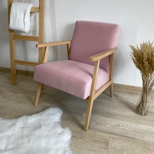 Rosa niedriger Dreifaltigkeitssessel aus Holz inspiriert von polnischen Stühlen aus den 1960-70er Jahren//Sessel//Poltrona//Fauteuil//Vintage//Skandinavisch