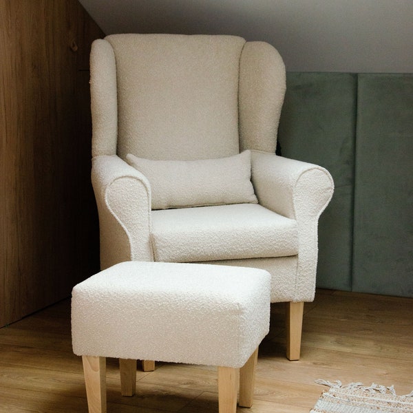 Fauteuil à oreilles Bouclé crémeux + FOOTSTOOL/ chaise de soins infirmiers // Schaukelstuhl/ Sessel