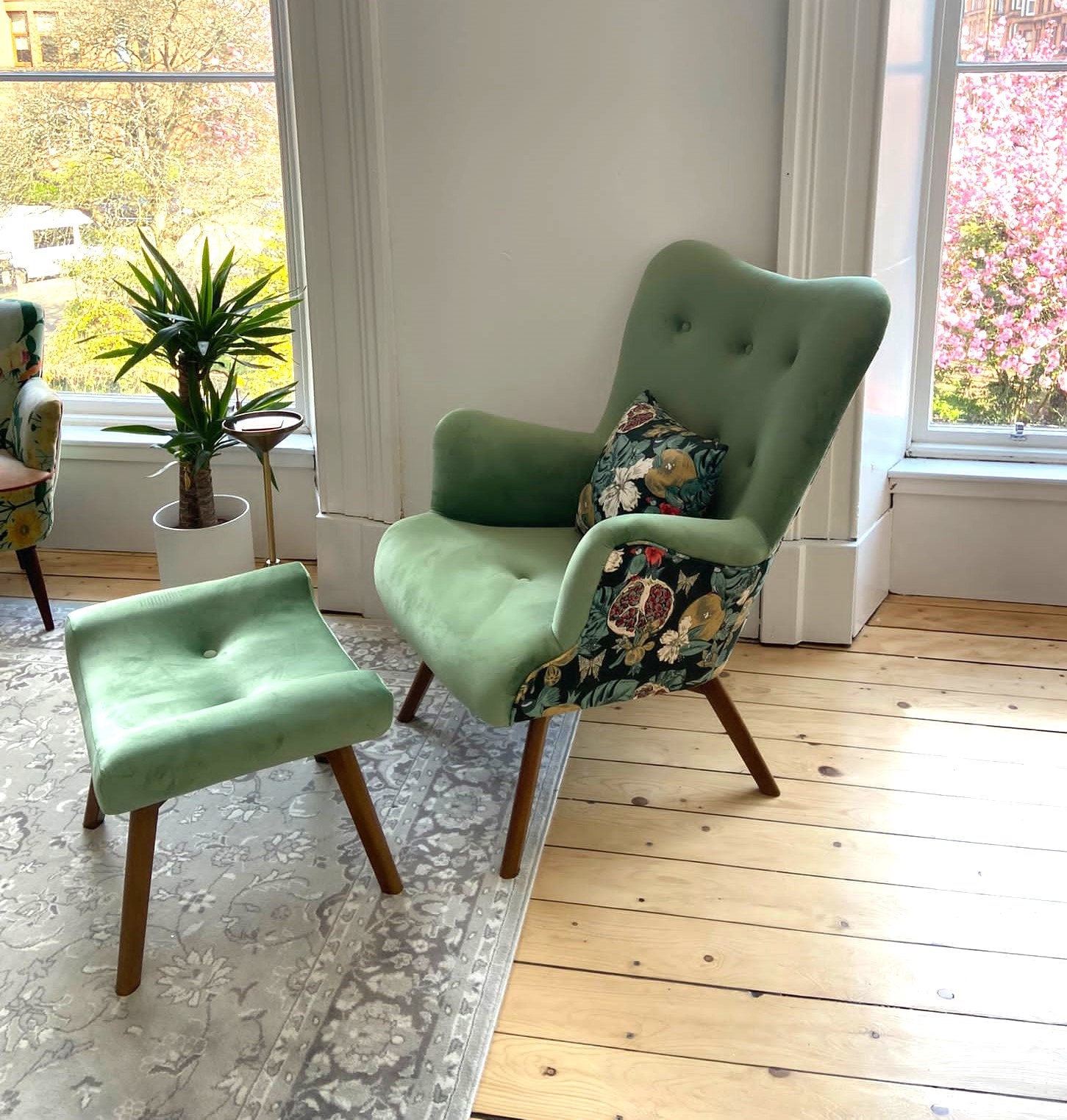 Green Colorful Magic Velvet Scandinavian Armchair + FOOTSTOOL/ nursing chair // Schaukelstuhl/ Sessel