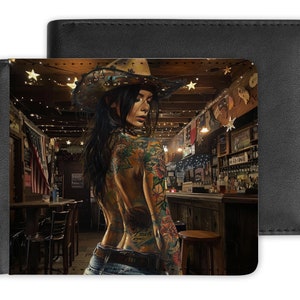 Design de face única de 4" x 3,75" para arquivos digitais de carteira para sublimação Motociclista tatuada em uma barra estilo Honky Tonk