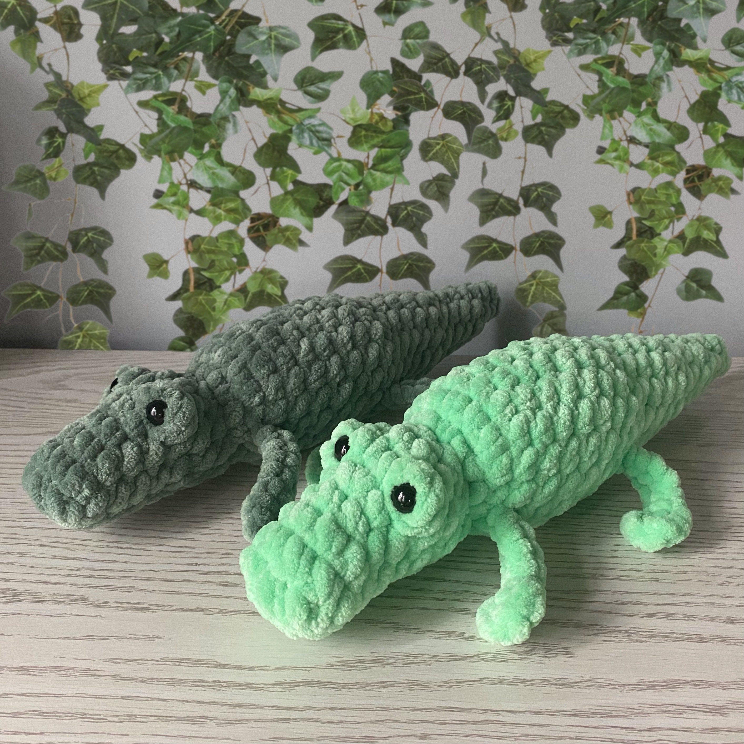 VACHICHI Peluche Crocodile en Peluche Alligator, Animal en Peluche Croc,  Cadeau pour Tout-Petits Garçons Filles, Cadeau pour Anniversaire Noël, 25cm