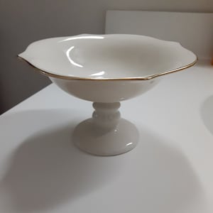 Lenox gold trim pedestal scalloped bowl/lenox special bowl/made in USA/cream Lenox//candy dish/accent dish/home decor