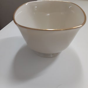 Lenox gold trim square bowl/small Lenox bowl/gold rim bowl/lenox home decor/table decor/bedroom decor/dresser decor/lenox special/gift