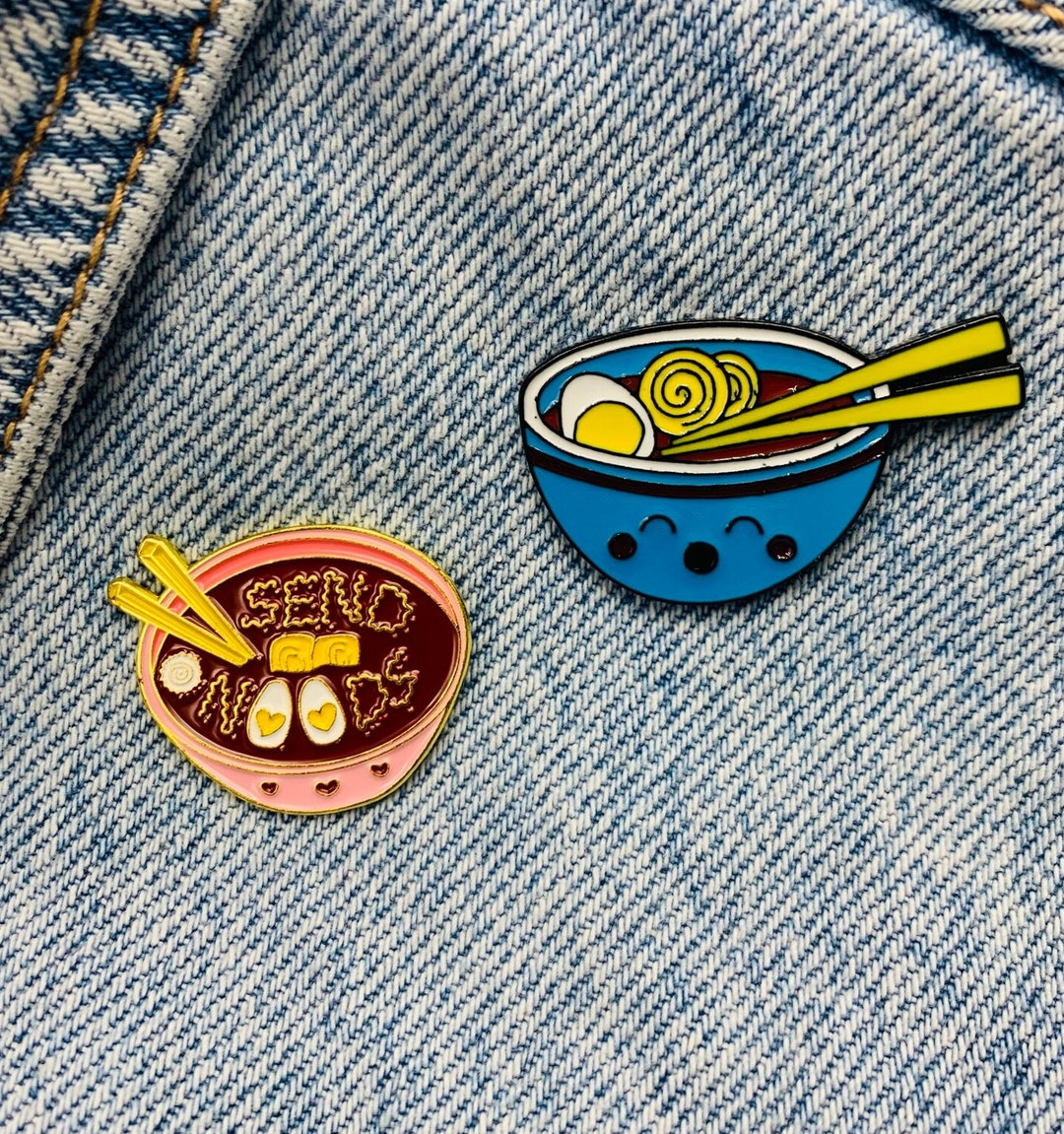 Neue Emaille Pin Ramen Suppe Send Noods mit Spruch Food Metall Stecker