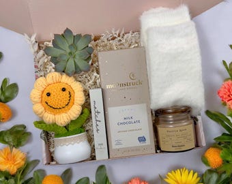 Crochet Sunflower Gift Box, Daughter to Mother Gift, Care Package for Her, Mother in Law Gift, Gifts for Grandma, Self Care Gift Box