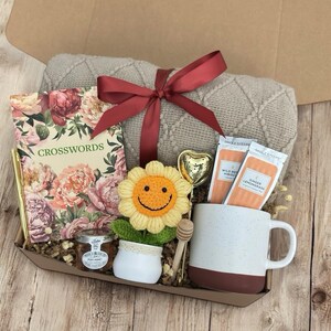 Self Care Gift Box: Tea, Succulent & Personalized Card Supernova Sunflower
