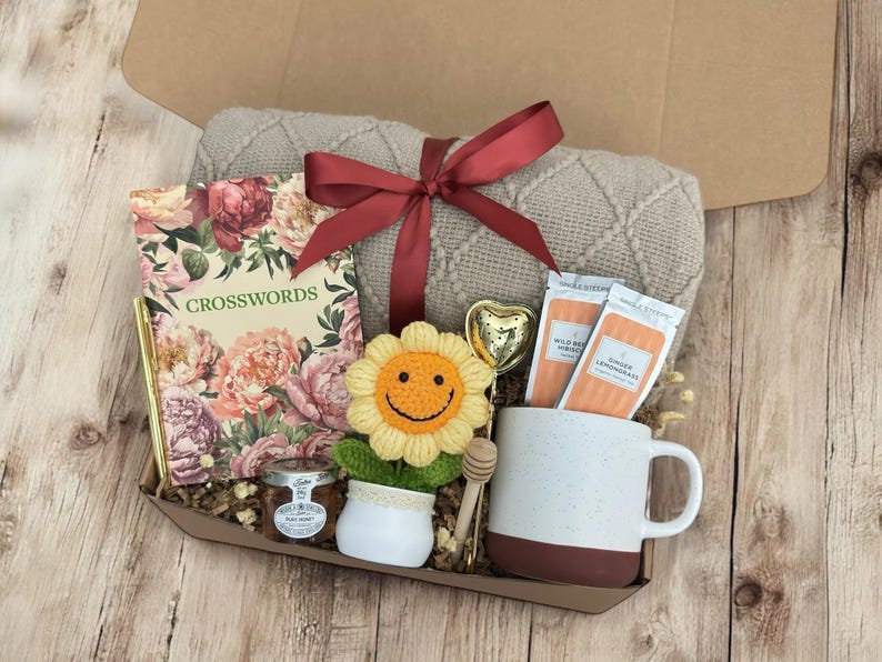 Self Care Gift Box: Tea, Succulent & Personalized Card Supernova Sunflower