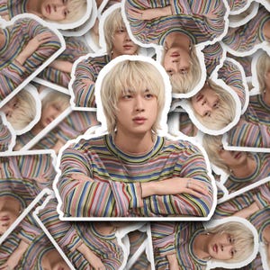 Sticker Happy Blonde Hair Jin | Jin-stickers | Bangtan-sticker | Jin | Vinylsticker voor laptop, beker, telefoon