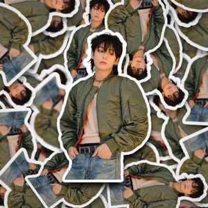 Foto dourada do conceito do revestimento de Jungkook <br>de <br> Crie Seu Próprio Produto! Adesivos | Etiqueta de Bangtan | Jungkook | Decalque de vinil para laptop, copo, telefone