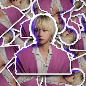 Sticker Happy Robe Jin | Jin-stickers | Bangtan-sticker | Jin | Vinylsticker voor laptop, beker, telefoon