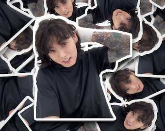 Naklejka Jungkook Neck Rub | Naklejki | Naklejka Bangtan | Naklejka winylowa na laptopa, kubek, telefon