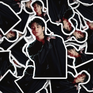 Etiqueta dourada da foto do conceito de Jungkook de <br> Entrega Rápida? Adesivos | Etiqueta de Bangtan | Jungkook | Decalque de vinil para laptop, copo, telefone