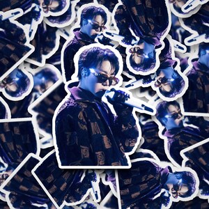 Pegatina de j-Hope Paris / Pegatinas Hobi / Pegatina Hobicore / Hobi / Calcomanía de vinilo para computadora portátil, vaso, teléfono