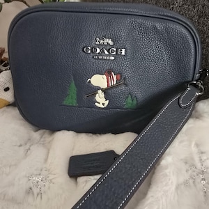 全国のネット通販 COACH X PEANUTS ミニ ジェイミー カメラ バッグ 