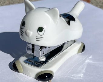 Small Cat Stapler White Detailed