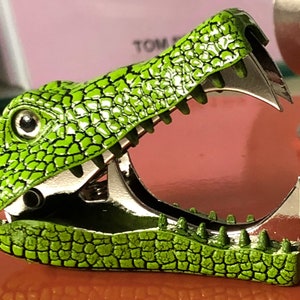 Detailed Crocodile Staple Remover