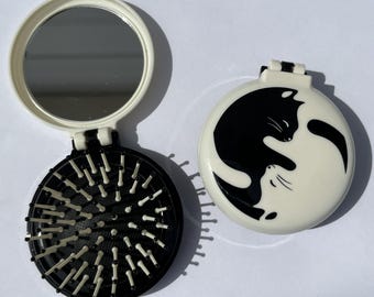 Folding Pop up Hair Brush and Mirror w/ Kitty Cats