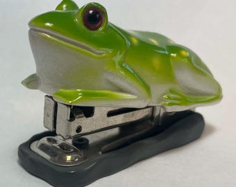 Small Frog Stapler 1 Glossy Detailed Decorative