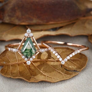 Unique kite cut green moss agate engagement ring set 14k rose gold engagement moissanite ring for women vintage bridal wedding ring set gift