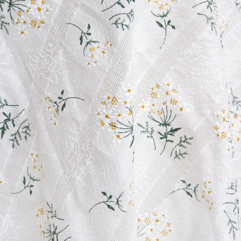 Floral Cotton Fabric,Embroidered Fabric,Flower Fabric,Cotton Fabric,Quilting Fabric,Designer Fabric,Fabric By Yard,Daisy Fabric,Soft Fabric Biały