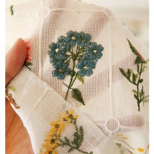 Tela de algodón bordada floral, tela acolchada, tela de diseñador, tela floral, tela bordada, tela de vestido, tela cortada a medida, tela de algodón imagen 5