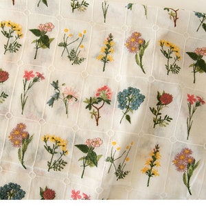 Tela de algodón bordada floral, tela acolchada, tela de diseñador, tela floral, tela bordada, tela de vestido, tela cortada a medida, tela de algodón imagen 9