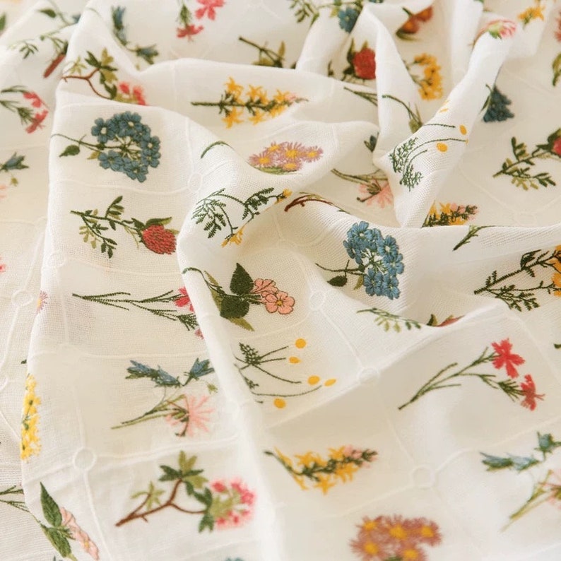 Tela de algodón bordada floral, tela acolchada, tela de diseñador, tela floral, tela bordada, tela de vestido, tela cortada a medida, tela de algodón imagen 4