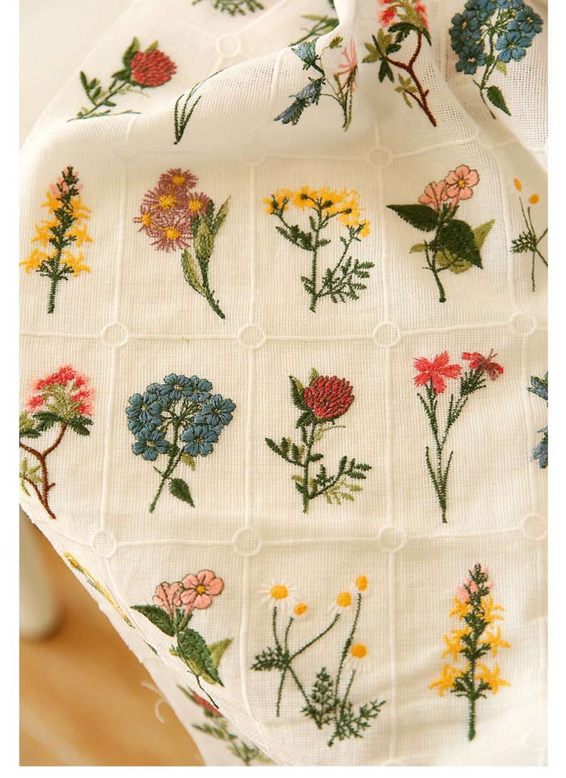 Tela de algodón bordada floral, tela acolchada, tela de diseñador, tela floral, tela bordada, tela de vestido, tela cortada a medida, tela de algodón imagen 3