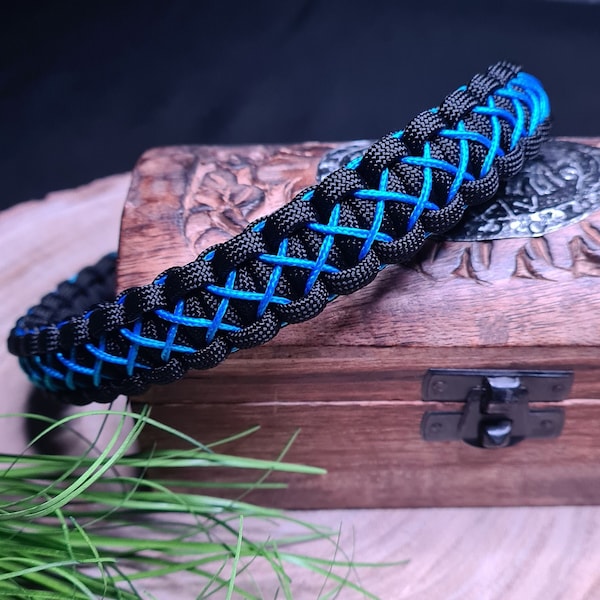 Dog collar 40 cm made of paracord, collar with application/ornament, black, blue