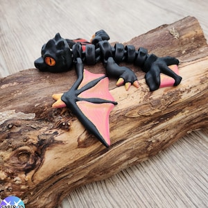 Beweglicher Baby-Drache mit Flügeln und Glasaugen, 14cm, 3D, Schreibtischspielzeug, Drache, klein