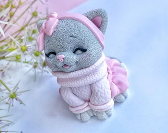 Kitty in Sweater Silicone Mold: 3D Candy, Chocolate, Cake Decor