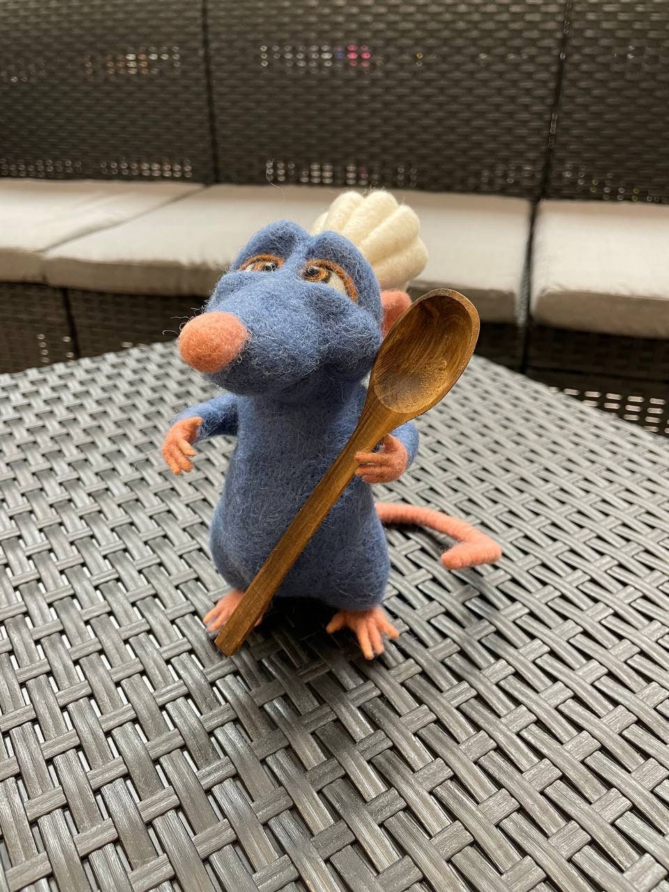 Disney Ratatouille Peluche Rémy le rat avec toque 20 cm