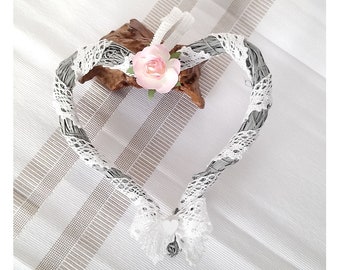 Coeur shabby chic dentelle gris et blanc 20 cm