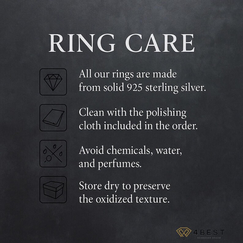 K&ouml;nnte beinhalten: Bild mit Text: RING CARE. Anweisungen zur Ringpflege: Ringe sind aus massivem 925er Sterlingsilber gefertigt. Mit Poliertuch reinigen. Vermeiden Sie Chemikalien, Wasser und Parfums. Trocken lagern, um die oxidierte Textur zu erhalten.