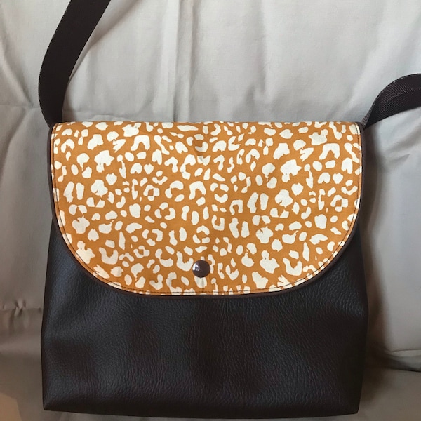 Shoulder handbag, brown leatherette, giraffe, flap