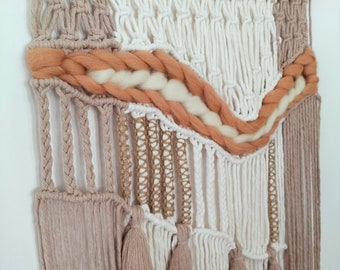Gran colgante de pared de macramé hecho a mano, colgante de pared de macramé estrecho, decoración de pared bohemia, decoración de pared bohemia de macramé, colgante de pared de macramé moderno