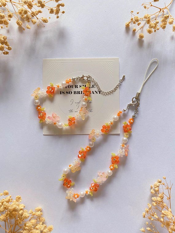 ハンドメイドのオレンジフラワービーズ携帯チャームストラップ