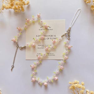 桜の携帯チャームストラップブレスレット、ビーズのピンクの花の携帯電話チェーンブレスレット、ハンドメイドの携帯ストラップ、彼女への春のギフト