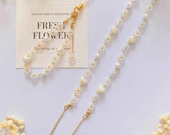 Handmade Daisy Pearl Heart Bracelet: Beaded Floral Jewelry