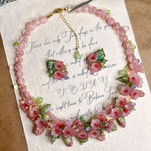 Idealway Red White Black Floral Statement Necklace - Cascading Flower Choker With Waterfall Design, Beaded Gothic Style Jewelry
