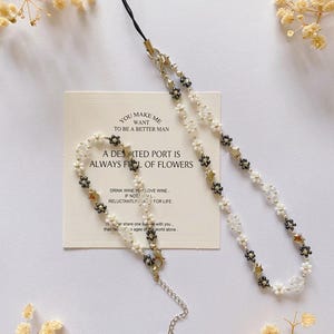 Pulsera con correa para teléfono con dije de estrella minimalista, pulseras de cadena para teléfono celular con flores blancas y negras con cuentas, correa para teléfono hecha a mano, regalo para ella