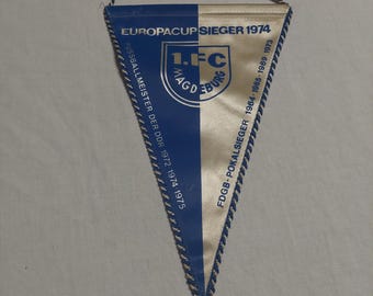 1.fc Magdeburg pennant 1974 with signatures of the team