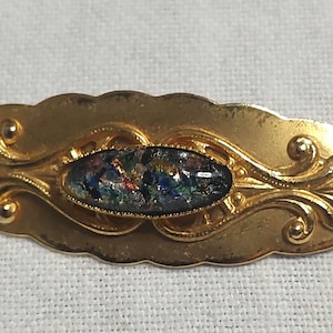 Vintage oval brooch. From an estate