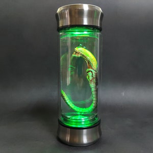 Alien Glas Xenomorph Specimen Facehugger Embry Glass Glas Film Prop Replica Chestburster withLED