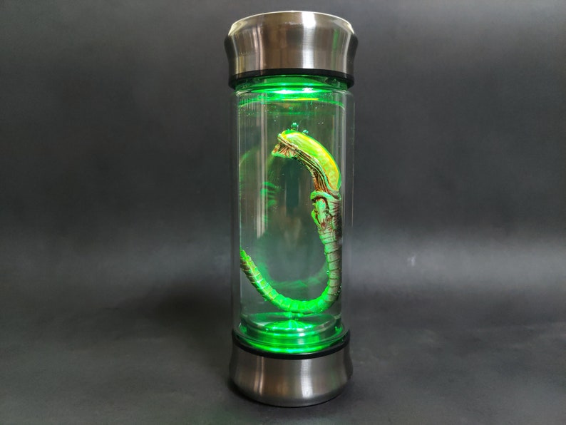 Alien Glas Xenomorph Specimen Facehugger Embry Glass Glas Film Prop Replica Chestburster withLED