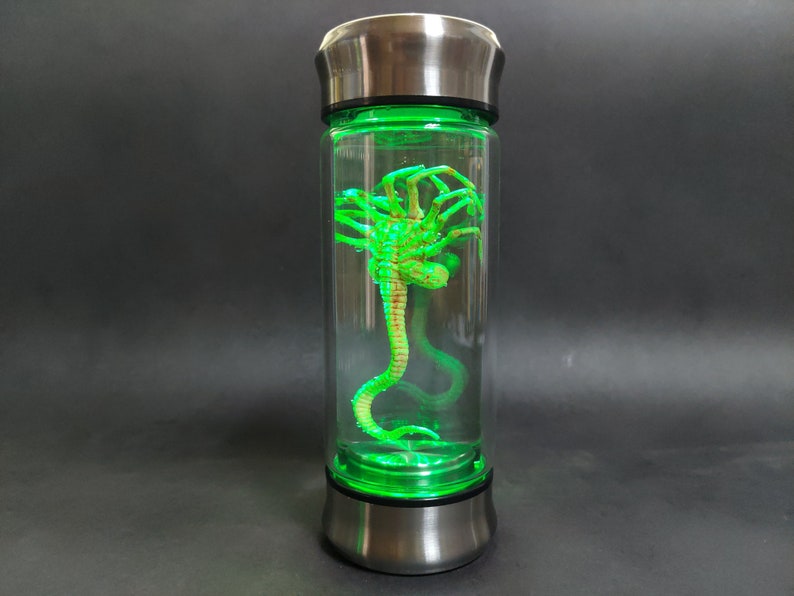 Alien Glas Xenomorph Specimen Facehugger Embry Glass Glas Film Prop Replica Facehugger with LED