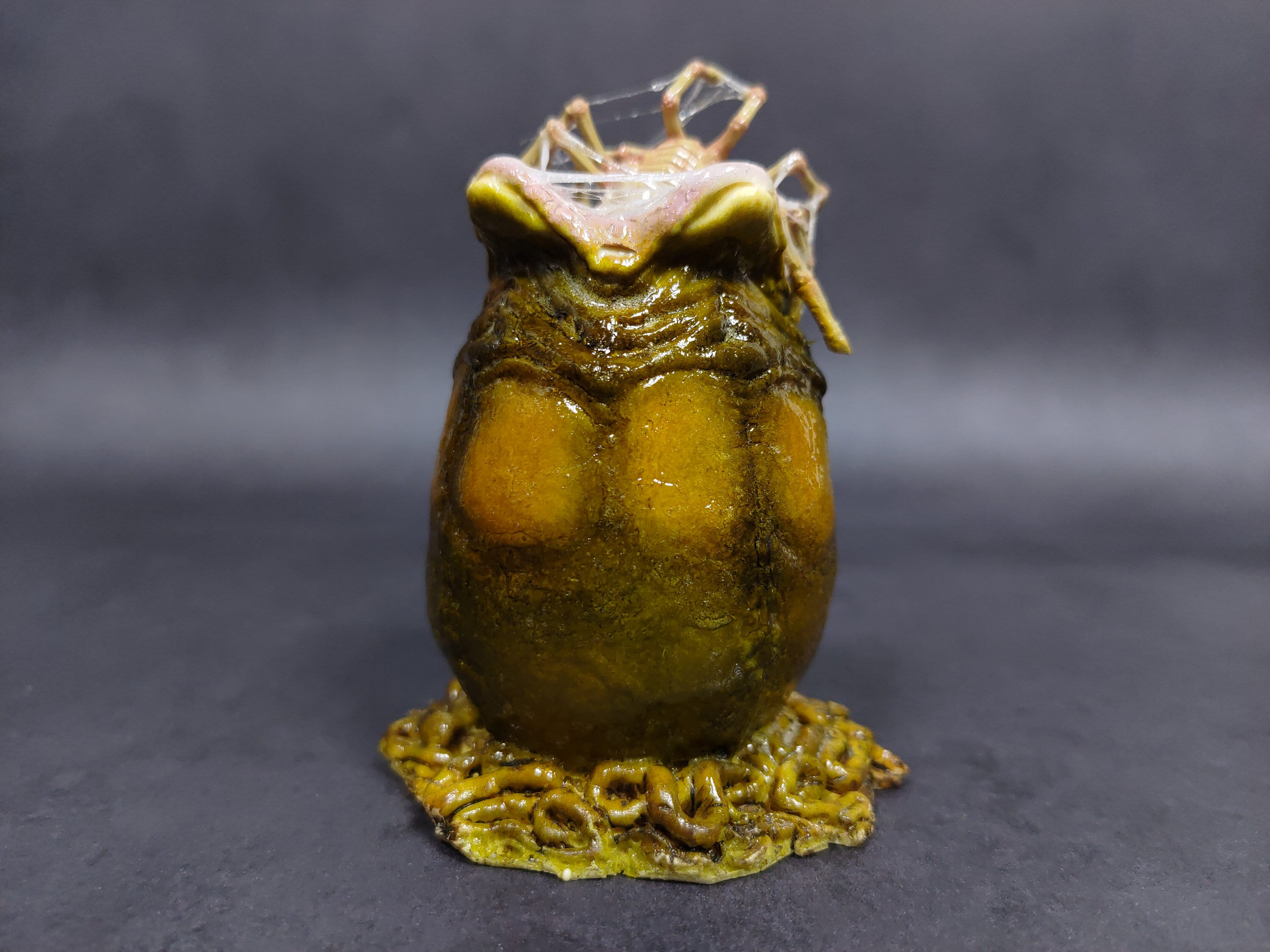 Alien eggs エイリアンの卵 フィギュア フェイスハガー 全高91cmの実物大エイリアンエッグ発売、LEDライト内蔵